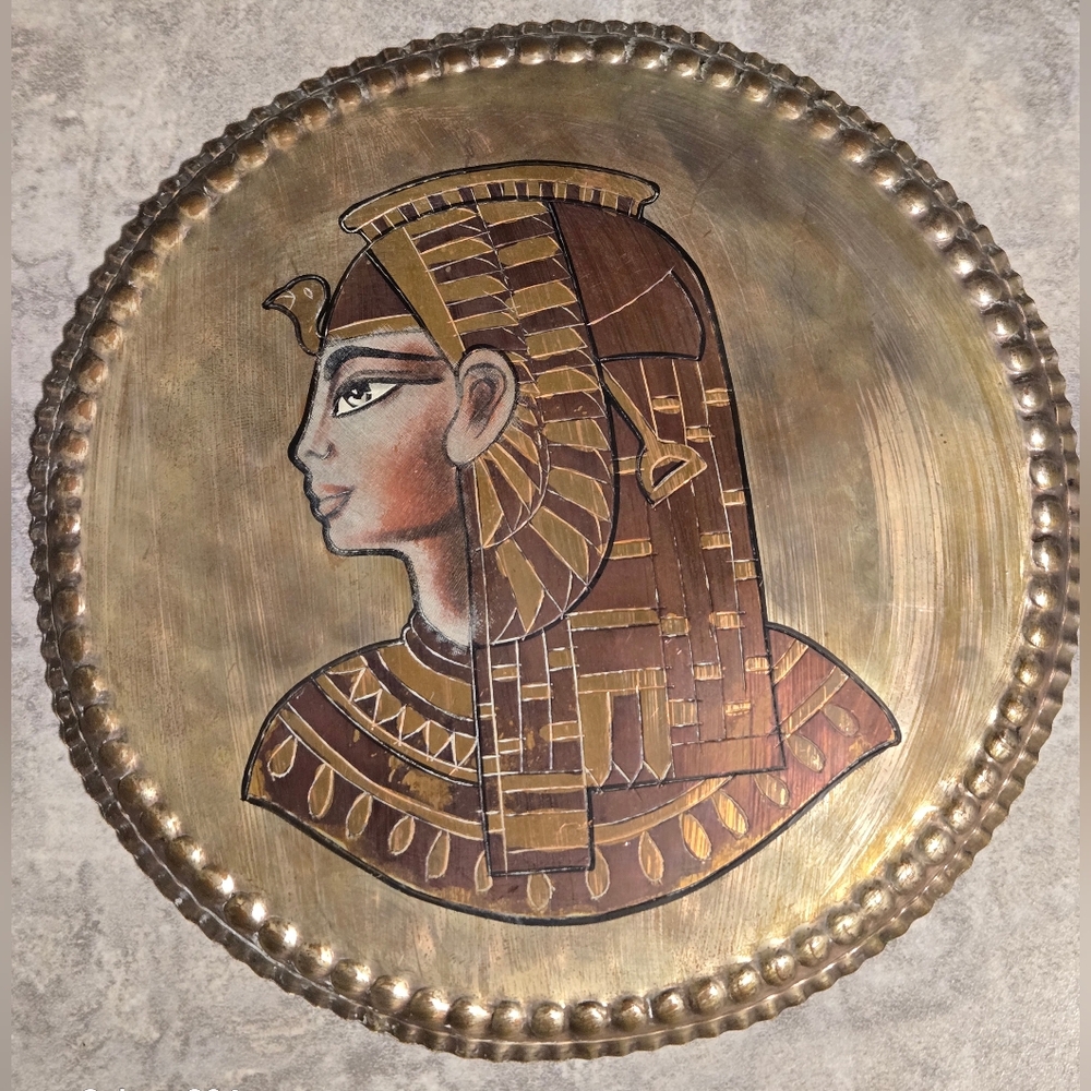 2 Plaques murale égyptienne en laiton martelé 8"Néfertiti métal peint à la main